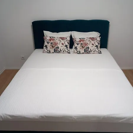 Muric Apartman 9 *